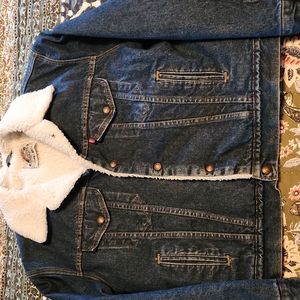 Vintage Levi's sherpa lined trucker jacket sz. 42